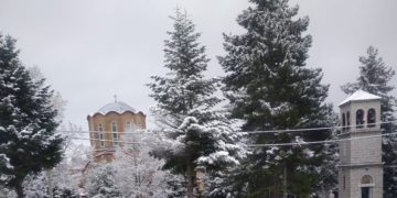 Χιονισμένος ο τρούλος της Παναγίας Σουμελά στο Βέρμιο (φωτ.: Θ. Κιζιρίδου)