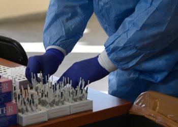 Κλιμάκιο του ΕΟΔΥ κάνει rapid-test στο Δήμο Διονύσου (φωτ.:
EUROKINISSI/Μιχάλης Καραγιάννης)
