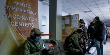 Στιγμιότυπα από το Κέντρο Υγείας στην Λ.Αλεξάνδρας (φωτ.: EUROKINISSI/Τατιάνα Μπόλαρη)