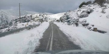 Χιονισμένο τοπίο στη Νάξο από την κακοκαιρία «Ελπίς» (φωτ.: ΑΠΕ-ΜΠΕ / Μανόλης Λυκουρόπουλος)