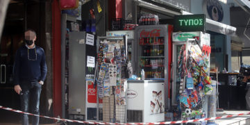 Το ψιλικατζίδικο στην οδό Γρ. Λαμπράκη όπου έγινε η φονική ληστεία με θύμα τον 44χρονο Μάριο (φωτ.: ΜΟΤΙΟΝΤΕΑΜ / Γιώργος Κωνσταντινίδης)