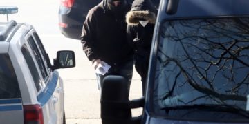 Στιγμιότυπο από την προσαγωγή του 20χρονου Αλβανού που εμπλέκεται στη δολοφονία του 19χρονου Άλκη (φωτ.: MOTION TEAM)