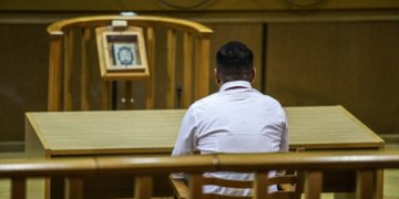 Στιγμιότυπο από τη δίκη των μελών της Χρυσής Αυγής, τον Σεπτέμβριο του 2019. Εδώ εικονίζεται ο Αναστάσιος Πανταζής (φωτ.: EUROKINISSI / Γιάννης Παναγόπουλος)