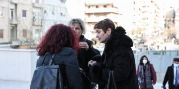 Στήριξη στην Κούλα Τοπαλούδη από την Ελένη Κρεμαστιώτη και την Άννα Ψαράκου, οι οποίες έχασαν τα παιδιά τους με παρόμοιο τραγικό τρόπο (φωτ.: ΒΑΣΙΛΗΣ ΡΕΜΠΑΠΗΣ/EUROKINISSI)