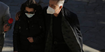 Η Γεωργία Μπίκα με τον δικηγόρο της Θανάση Ζιώγα (φωτ.: ΑΠΕ-ΜΠΕ / Δημήτρης Τοσίδης)