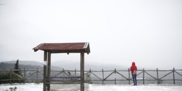 Το Ασβεστοχώρι εν μέσω χιονόπτωσης (φωτ. αρχείου: ΑΠΕ-ΜΠΕ/Δημήτρης Τοσίδης)