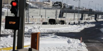 Εικόνα της Αττική Οδού, τον περασμένο Ιανουάριο όταν έκλεισε λόγω της κακοκαιρίας «Ελπίς» (φωτ.: Γιώργος Κονταρίνης/EUROKINISSI)