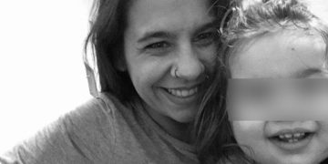 Η Ερατώ Μανωλακέλλη με την κόρη της (πηγή: Marie Claire)