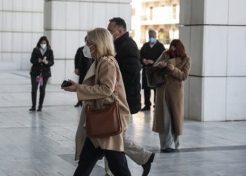 Η πρώην Περιφερειάρχης Αττικής Ρένα Δούρου προσέρχεται στα δικαστήρια όπου συνεχίζεται η δίκη για την υπόθεση των φονικών πλημμυρών στη Μάνδρα Αττικής το 2017 (φωτ.:
(Σωτήρης Δημητρόπουλος/EUROKINISSI)