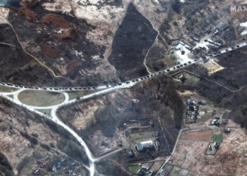 Δορυφορική εικόνα των οχημάτων έξω από το Κίεβο (φωτ.: EPA/ Maxar Technologies Handout)