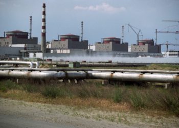 Γενική άποψη του εργοστασίου παραγωγής πυρηνικής ενέργειας στη Ζαπορίζια της Ουκρανίας (φωτ.: EPA / Sergei Supinsky)