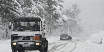 Πυκνή χιονόπτωση στις Αφίδνες Αττικής (φωτ.: Μιχάλης Καραγιάννης/EUROKINISSI)