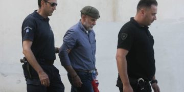 Ο Κορκονέας οδηγείται στη φυλακή (Φωτ. αρχείου: EUROKINISSI)