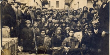 Η φωτογραφία που βρέθηκε στο συρτάρι του Παντελή Σαλιάρη. Αντίγραφό της υπάρχει και στη Βιβλιοθήκη του Κογκρέσου (πηγή: ΑΠΕ-ΜΠΕ)