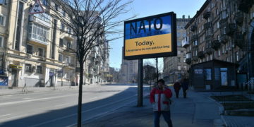 Στους δρόμους του Κιέβου (φωτ.: EPA/ Andrzej Lange)