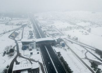 Χιονόπτωση στην Εθνική Οδό Αθηνών-Λαμίας (φωτ. αρχείου: Αντώνης Νικολόπουλος/ EUROKINISSI)