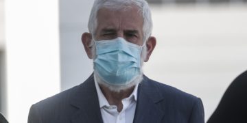 Ο Πέτρος Φιλιππίδης κατά την προσέλευσή του στο Μικτό Ορκωτό Δικαστήριο
(φωτ. αρχείου: EUROKINISSI/Βασίλης Ρεμπάπης)