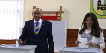 Ο πρώην πρωθυπουργός Γιάνες Γιάνσα (φωτ.: EPA/ Antonio Bat)