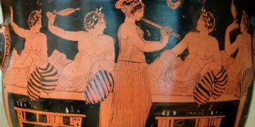Σκηνή από συμπόσιο. Οι συνδαιτημόνες παίζουν κότταβο ενώ μία κοπέλα παίζει αυλό. Αττικός ερυθρόμορφος κρατήρας, Εθνικό Αρχαιολογικό Μουσείο της Μαδρίτης, 420 π.Χ. περίπου (πηγή: el.wikipedia.org)