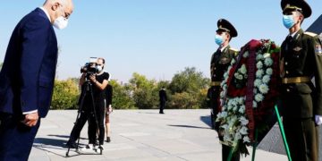 Από την επίσκεψη του Νίκου Δένδια στο μνημείο Γενοκτονίας των Αρμενίων (φωτ. αρχείου: Νίκος Δένδιας/ Twitter)