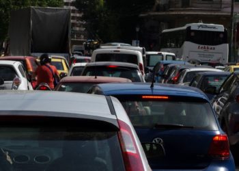 Κίνηση στο κέντρο της Αθήνας (φωτ. αρχείου: EUROKINISSI/ Γιώργος Κονταρίνης)