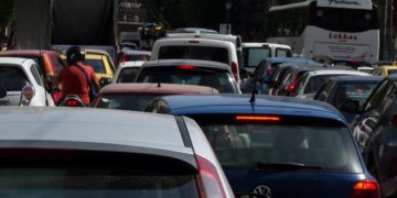 Κίνηση στο κέντρο της Αθήνας (φωτ. αρχείου: EUROKINISSI/ Γιώργος Κονταρίνης)