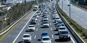 Αυξημένη κίνηση στην Αττική Οδό, στο ύψος του κόμβου Ασπρόπυργου (φωτ. αρχείου: Lato Klodian/ EUROKINISSI)