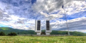 Το μαρμάρινο μνημείο στο οχυρό Λίσσε (φωτ. FACEBOOK/ 1941-2021 : 80 Χρόνια από την Μάχη των Οχυρών - Συλλεκτικό Λεύκωμα)