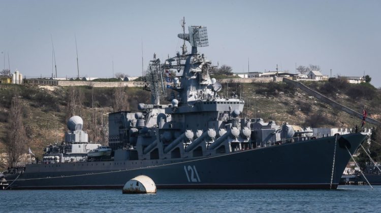 Η ναυαρχίδα του ρωσικού στόλου Moskva (φωτ.: EPA/ Sergei Ilnitsky)