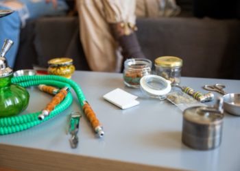 Ναργιλές και προϊόντα καπνού (φωτ.: pexels.com)