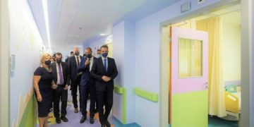 Μίνα Γκάγκα, Aναπληρώτρια Yπουργός Υγείας, Θάνος Πλεύρης, Υπουργός Υγείας, Γιαν Κάρας, Διευθύνων Σύμβουλος ΟΠΑΠ, Εμμανουήλ Παπασάββας, Κοινός Διοικητής των Διασυνδεόμενων Παιδιατρικών Νοσοκομείων, Κυριάκος Μητσοτάκης, Πρωθυπουργός