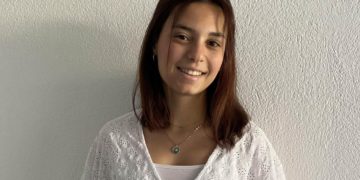 Η 18χρονη Μαρία Γαβριηλίδου από τη Θεσσαλονίκη που εισήχθη με υποτροφία σε αμερικανικό κολλέγιο χάρη σε ένα βίντεο με την ιστορία της προσφυγικής της οικογένειας (Φωτ.: ΑΠΕ-ΜΠΕ)