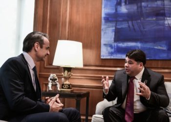 Συνάντηση του πρωθυπουργού Κυριάκου Μητσοτάκη με τον νέο πρέσβη των Ηνωμένων Πολιτειών της Αμερικής στην Ελλάδα Τζορτζ Τσούνη, Πέμπτη 12 Μαΐου 2022. (Φωτ.: Τατιάνα Μπόλαρη/Eurokinissi)