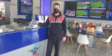 Ο Φώτης Κίκος, υπεύθυνος του τυχερού καταστήματος ΟΠΑΠ