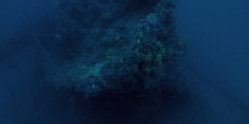 Η πλώρη του ναυαγίου (πηγή: ΑΠΕ-ΜΠΕ)