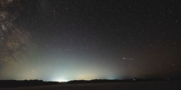 O Γαλαξίας διαγράφεται πάνω από τις αλυκές της Λήμνου (φωτ.: ΑΠΕ-ΜΠΕ / Νίκος Αρβανιτίδης)