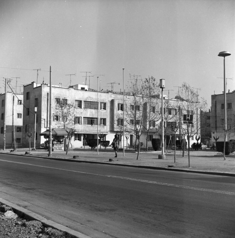 Προσφυγικές πολυκατοικίες στη Νέα Κοκκινιά (φωτ.: Αρχείο Κέντρου Μικρασιατικών Σπουδών)