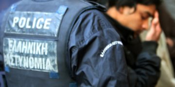 Στιγμιότυπο από αστυνομική επιχείρηση για τη σύλληψη παράνομων μεταναστών (Φωτ. αρχείου: Eurokinissi/Τατιάνα Μπόλαρη)