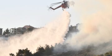 Πυρκαγιά στους πρόποδες του Υμηττού, Σάββατο 4 Ιουνίου 2022. (Φωτ.: Αντώνης Νικολόπουλος/Eurokinissi)