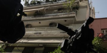 Δολοφονία 46χρονης από τον 53χρονο σύζυγό σε διαμέρισμα πολυκατοικίας επί της οδού Ματρόζου 39 στο Κουκάκι, Παρασκευή 24 Ιουνίου 2022. (Φωτ.: Eurokinissi/Γιάννης Παναγόπουλος)