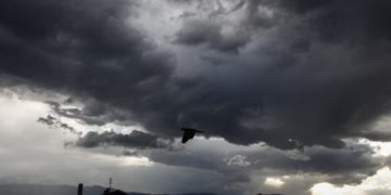 Βαριά σύννεφα πάνω από την πόλη των Τρικάλων στην απαρχή της κακοκαιρίας «GENESIS», αργά σήμερα το απόγευμα
(φωτ.: Θανάσης Καλλιαράς/EUROKINISSI)
