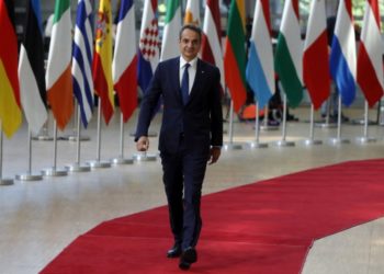 Ο Κυριάκος Μητσοτάκης κατά την άφιξή του στη Σύνοδο Κορυφής στις Βρυξέλλες (φωτ.:   EPA/ Stephanie Lecocq)