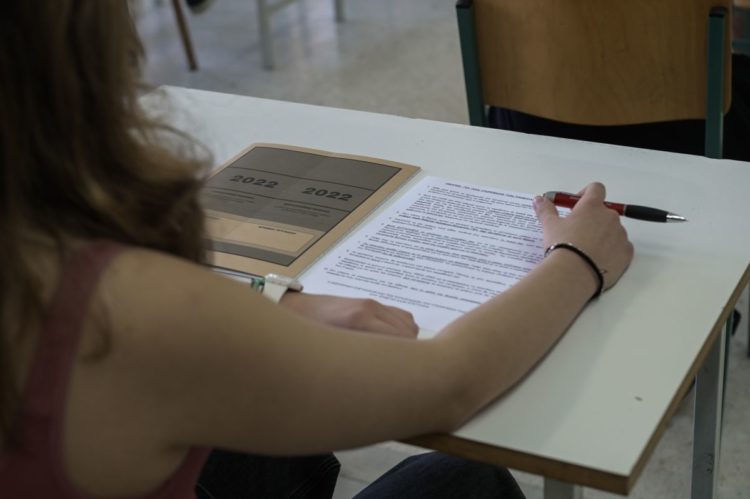 Πανελλαδικές 2022, Στιγμιότυπο από το 3ο Γενικό Λύκειο Αμαρουσίου, Παρασκευή 3 Ιουνίου 2022 (Φωτ.: Μιχάλης Καραγιάννης/Eurokinissi)
