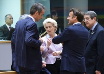 «Πηγαδάκι» σε Σύνοδο Κορυφής με τον Κυριάκο Μητσοτάκη, την Ούρσουλα φον ντερ Λάιεν, τον Εμανουέλ Μακρόν και τον Νίκο Αναστασιάδη (Φωτ. αρχείου: newsroom.consilium.europa.eu)