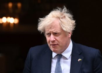 Ο Μπόρις Τζόνσον κατά την αναχώρησή του από την Ντάουνινγκ Στριτ (φωτ. αρχείου: EPA / Andy Rain)