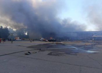 Τμήμα του εμπορικού κέντρου μετά την επίθεση ρωσικών πυραύλων (φωτ.: Twitter / NEXTA)