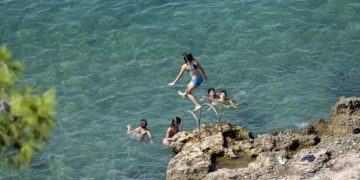 Θα «ψηθούμε» τις επόμενες μέρες, σύμφωνα με προβλέψεις μετεωρολόγων (φωτ.:  EUROKINISSI / Βασίλης Παπαδόπουλος)