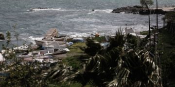 Κύματα στη θάλασσα, σε περιοχή της Κέρκυρας (φωτ.: Γιώργος Κονταρίνης/EUROKINISSI)