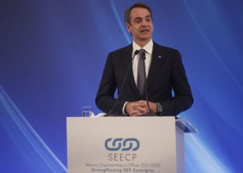 Ο Κυριάκος Μητσοτάκης κάνει δηλώσεις μετά την ολοκλήρωση των εργασιών της Συνόδου Κορυφής της Διαδικασίας για τη Συνεργασία στη Νοτιοανατολική Ευρώπη (SEEPC),  στη Θεσσαλονίκη (φωτ.: ΑΠΕ-ΜΠΕ/ Δημήτρης Τοσίδης)