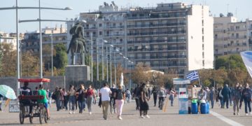 Λήψη από την παραλία Θεσσαλονίκης, τον Οκτώβριο του 2020, οπότε και η χρήση μάσκας ήταν υποχρεωτική και στους εξωτερικούς χώρους (φωτ.: ΜΟΤΙΟΝΤΕΑΜ / Βασίλης Βερβερίδης)